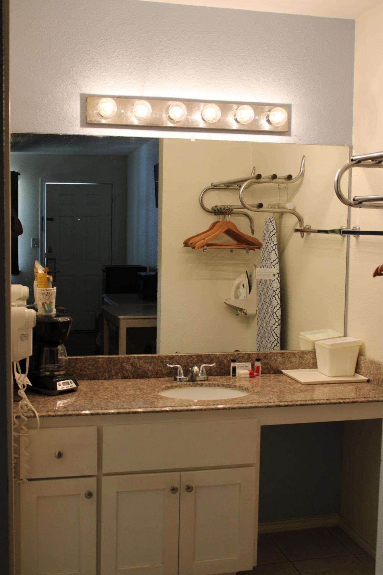 Victoria Palms Inn And Suites Donna Esterno foto