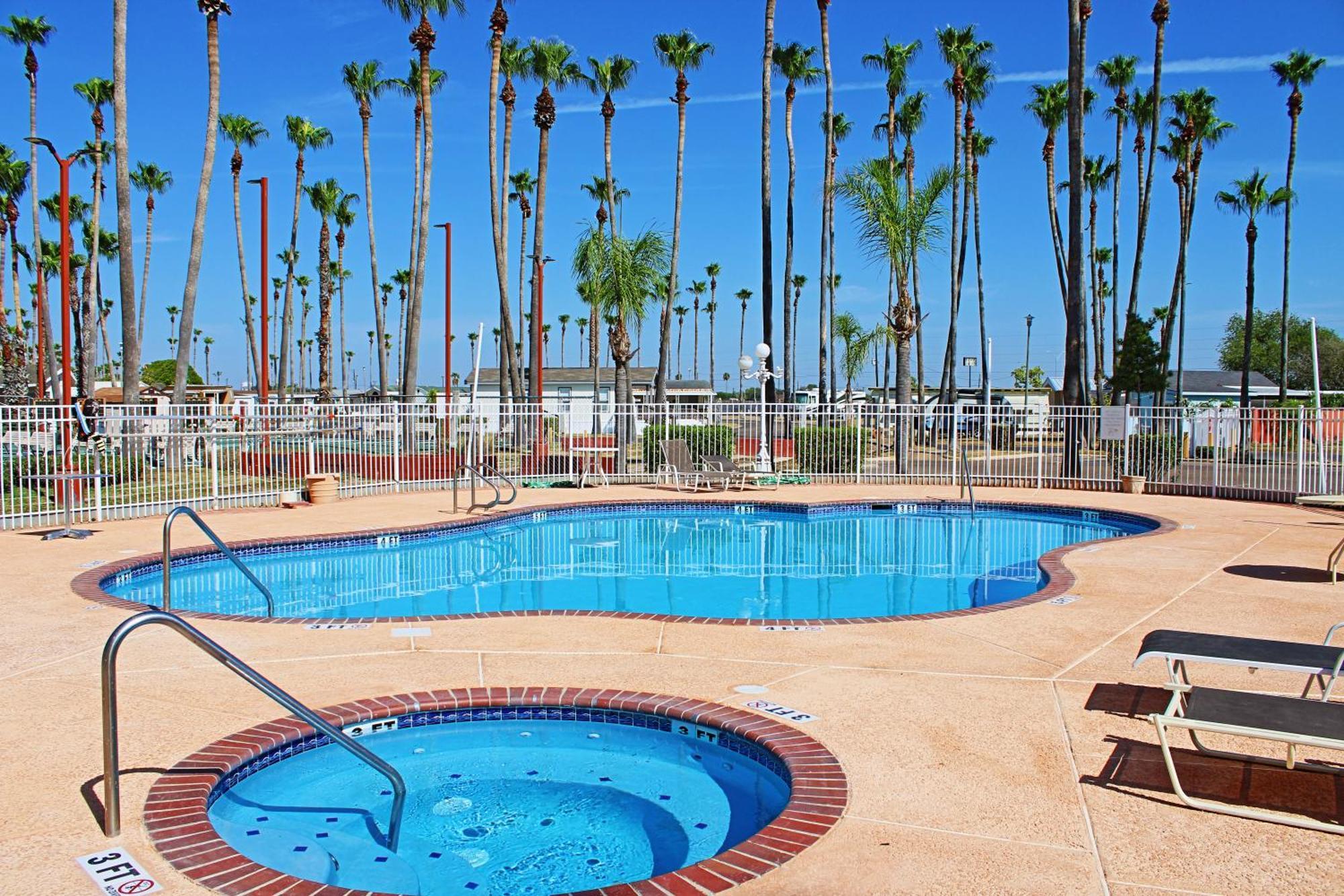 Victoria Palms Inn And Suites Donna Esterno foto