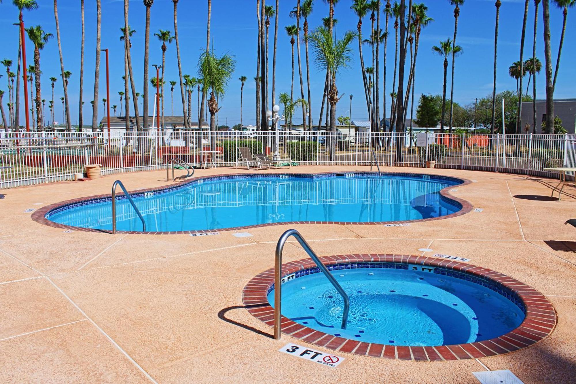 Victoria Palms Inn And Suites Donna Esterno foto